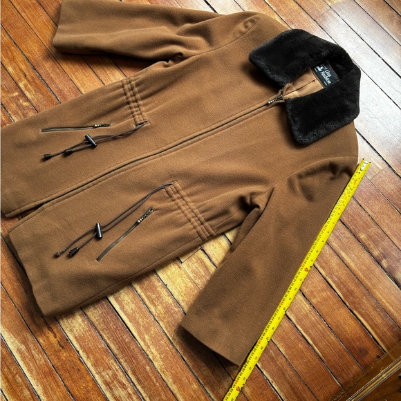 Vintage LISA FASHION Wool Cashmere Coat | Hourglass Silhouette | Med - Picture 12 of 15